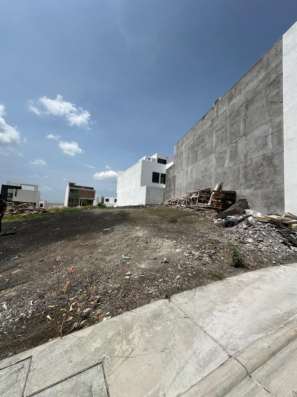 Terreno en Venta en Fracc. Loma Alta (Tres Marías)