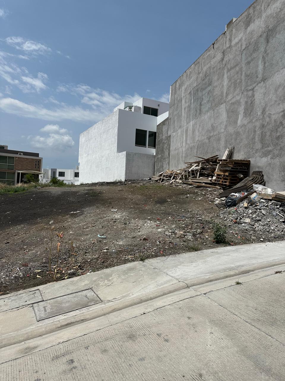 Terreno en Venta en Fracc. Loma Alta (Tres Marías)