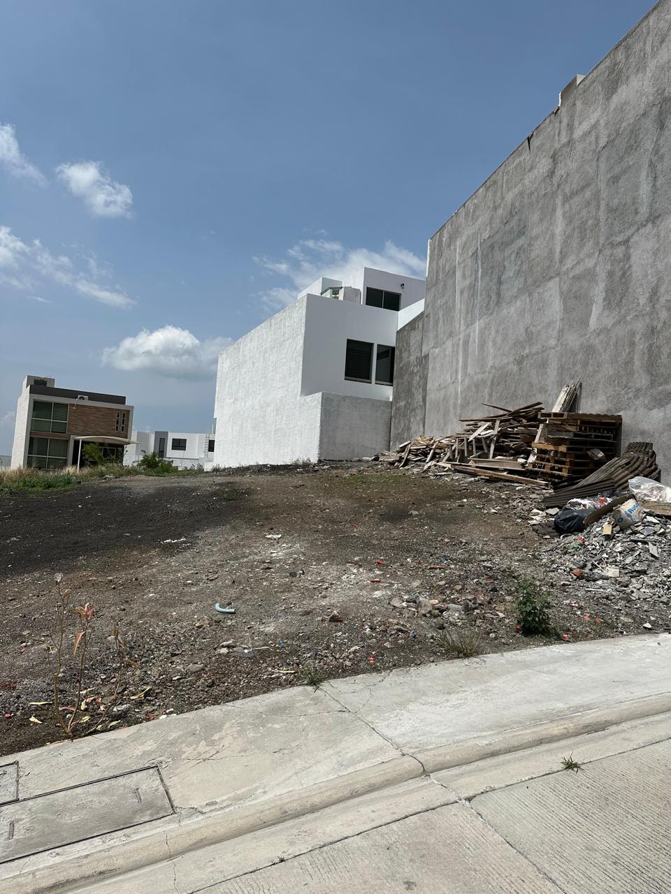 Terreno en Venta en Fracc. Loma Alta (Tres Marías)