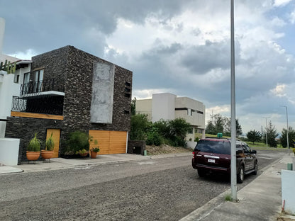 Terreno en Venta en Fracc. Bosques (Tres Marias)