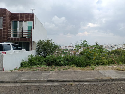 Terreno en Venta en Fracc. Bosques (Tres Marias)