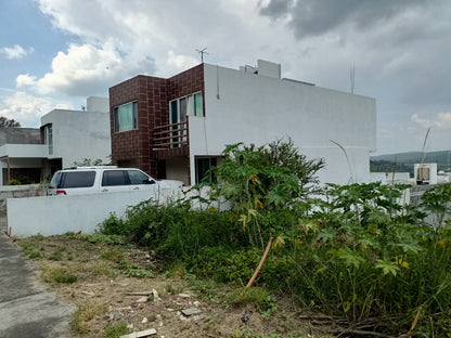 Terreno en Venta en Fracc. Bosques (Tres Marias)
