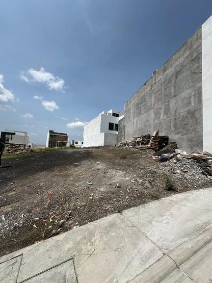 Terreno en Venta en Fracc. Loma Alta (Tres Marías)